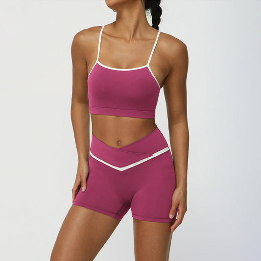 Cor de cor nude contrastada e sutiã de fitness + conjunto curto