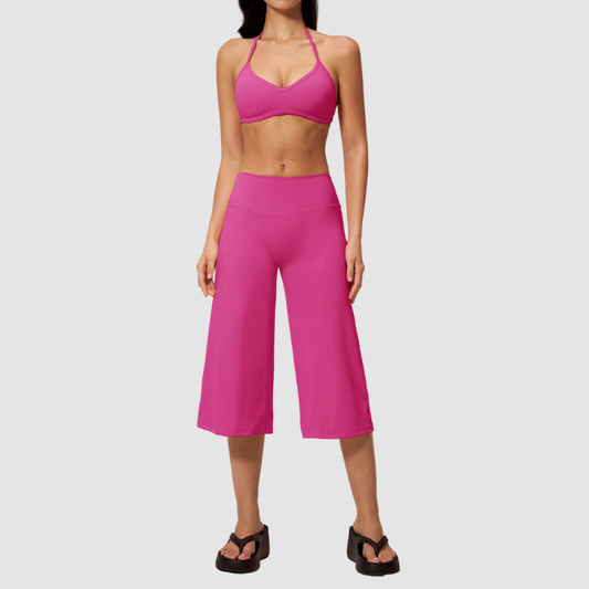 Wholesale Women's Brushed Sports Bra & Wide-Leg Cropped Pants Set – High-Support Seam-Detail 2-Piece Yoga Set