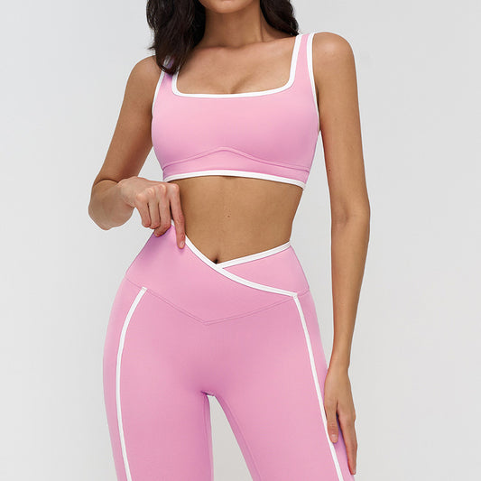 Women's contrasting color sports bra with removable chest pads