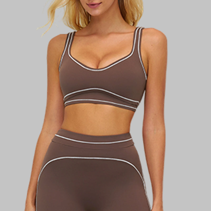 Contrasting bra with removable bra pads