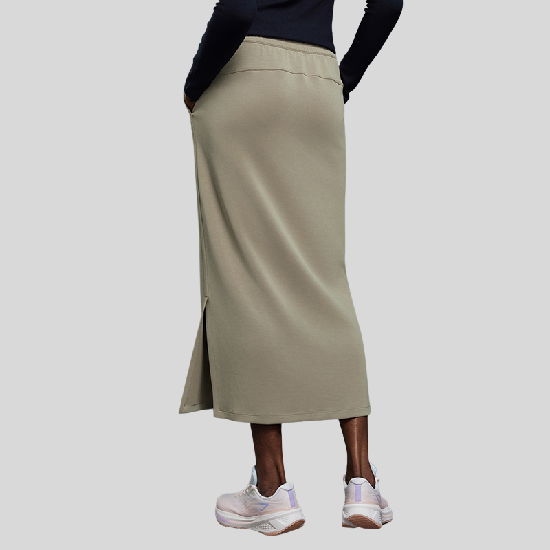 Straight-cut side-slit bodycon skirt