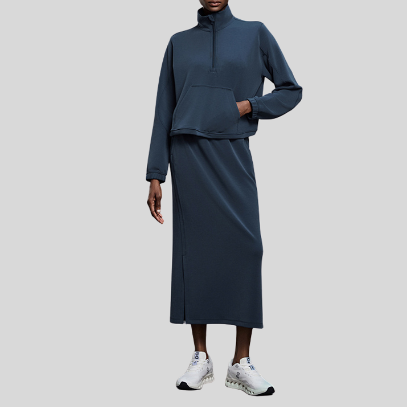 Straight-cut side-slit bodycon skirt