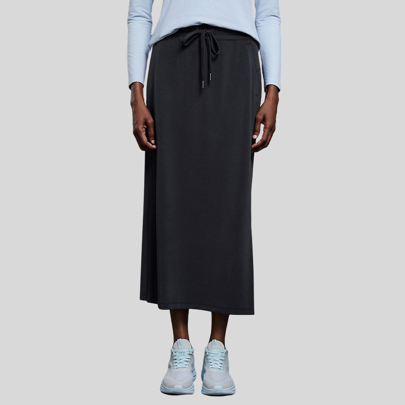 Straight-cut side-slit bodycon skirt