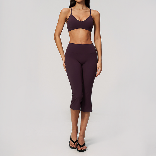 Wholesale Women's High-Impact Sports Bra & Capri Pants Yoga Set with Chest Pad