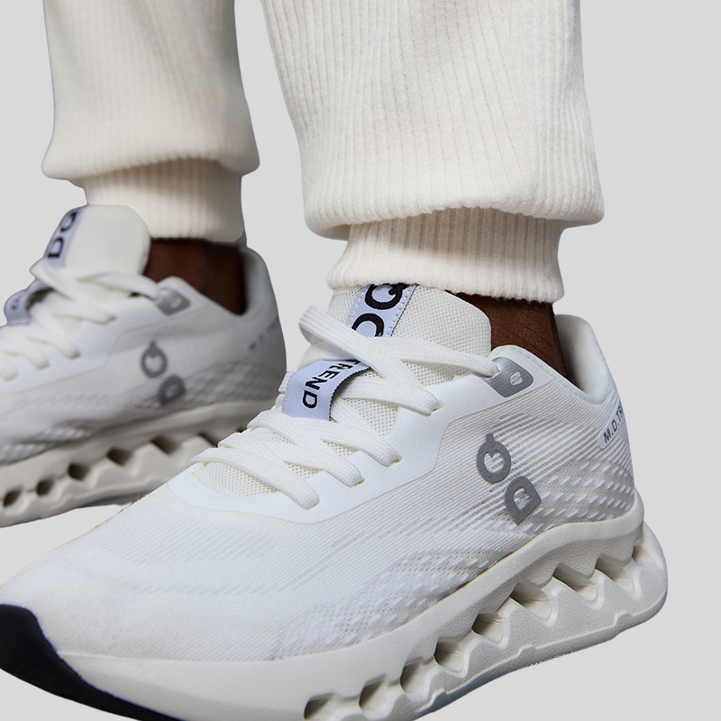 Loose-fitting sports pants + hooded sports sweatshirt two-piece set