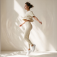 Wholesale Cloud-Feel Cropped Short-Sleeve Yoga T-Shirt – Relaxed Fit Gym Top with Contrast Stitching