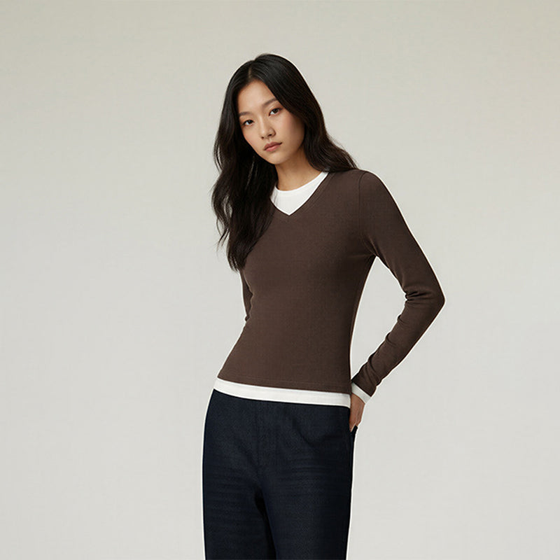 Two-piece look V-neck contrast color top