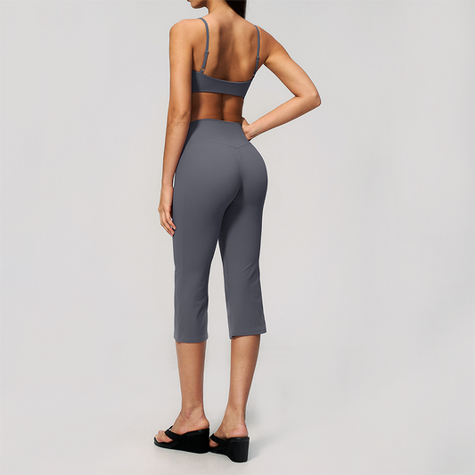 Wholesale Women's High-Impact Sports Bra & Capri Pants Yoga Set with Chest Pad