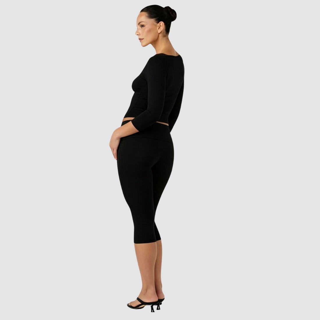 Wholesale Women’s Padded Long-Sleeve Top+Capri Pants Yoga Set
