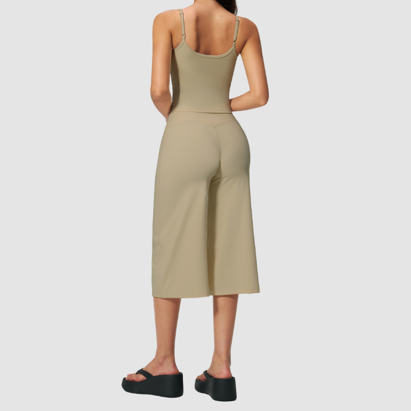 Wholesale Women's Brushed Spaghetti-Strap Tank Top & Wide-Leg Cropped Pants Set – Seam-Detail 2-Piece Yoga Set