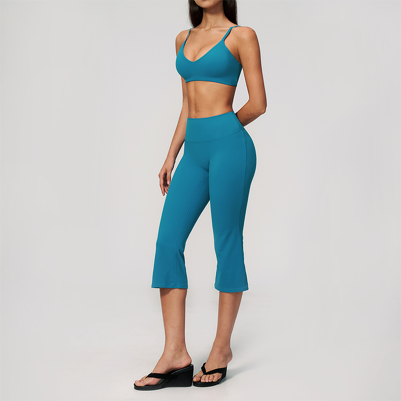 Wholesale Women's High-Impact Sports Bra & Capri Pants Yoga Set with Chest Pad