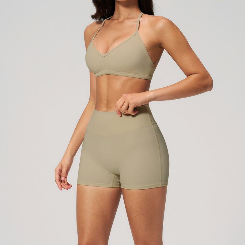 Wholesale Women's Halter Neck Sports Bra & High-Waist Booty Shorts Set – Seam-Detail Quick-Dry 2-Piece Yoga Set