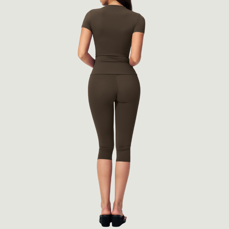 Wholesale Women's Seam-Detail Short Sleeve Crop Top + Mid-Length Shorts Set – Butt-Lifting Yoga Gym Activewear
