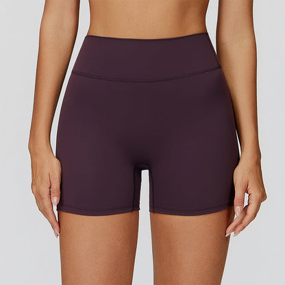 High-waisted V-neck shorts at the back