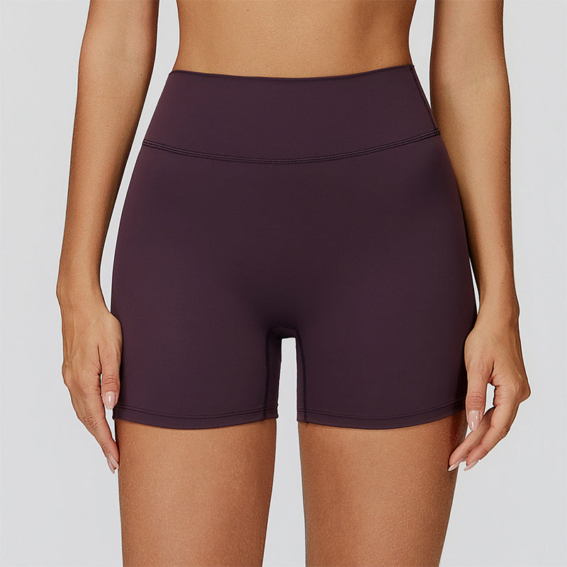 High-waisted V-neck shorts at the back