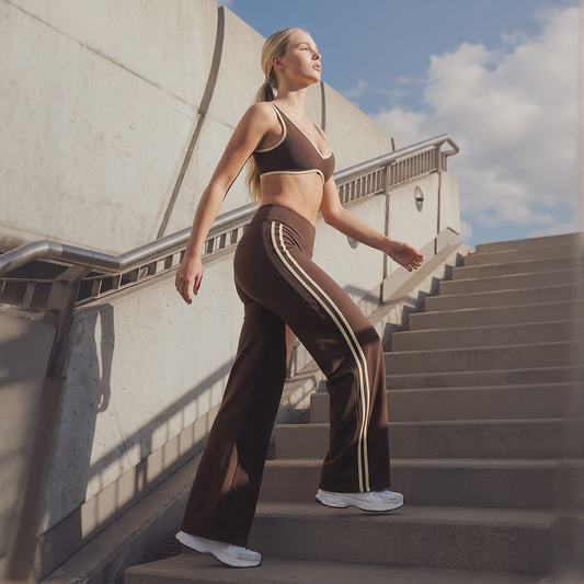 Nude-feel deep V bra + high waist + high-waisted color-blocked pants 2-piece set