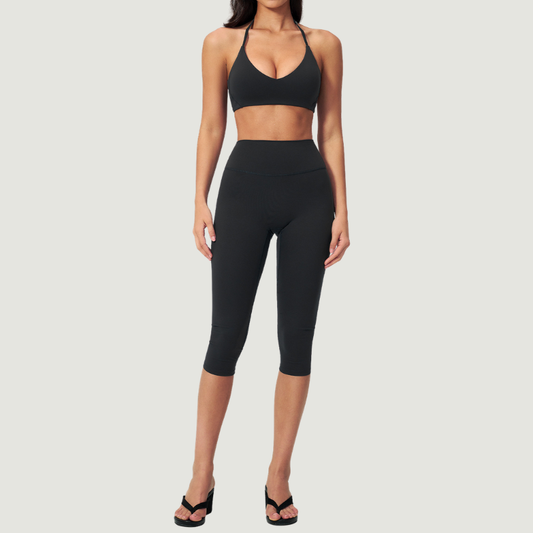 Wholesale Women's Seam-Detail Sports Bra + Mid-Length Shorts Set – Butt-Lifting Yoga Gym Activewear