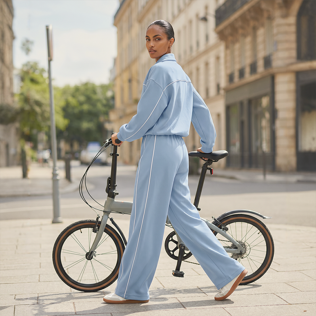 Wholesale Women's Zip-Up Long Sleeve Hoodie & Jogger Pants Tracksuit Set