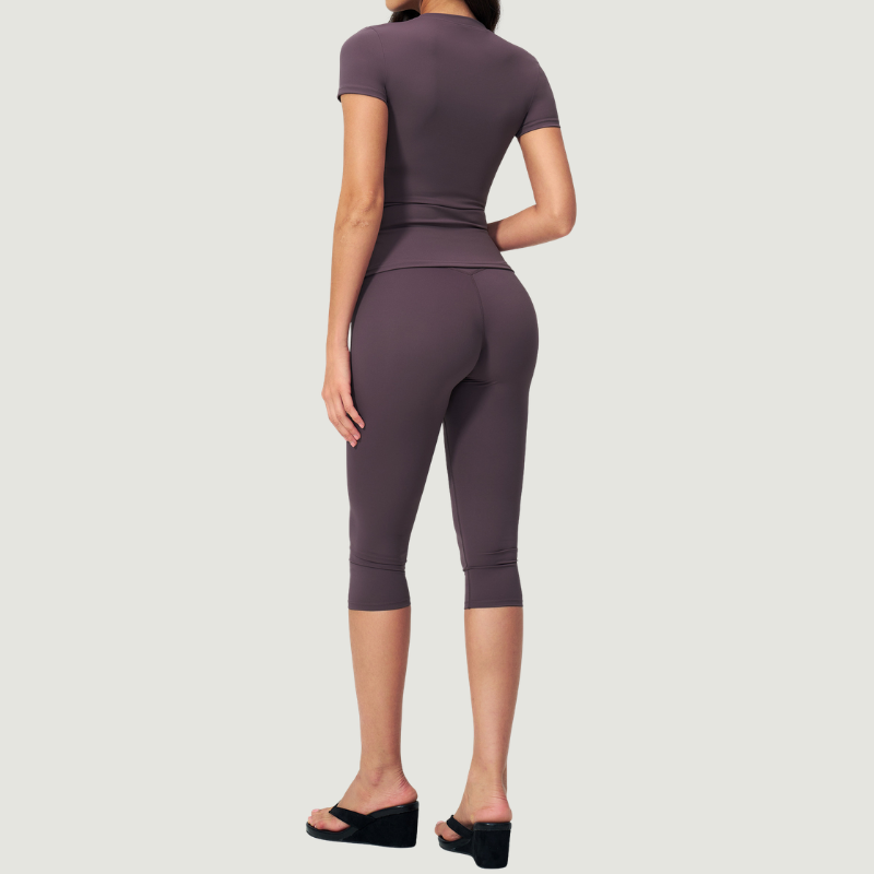Wholesale Women's Seam-Detail Short Sleeve Crop Top + Mid-Length Shorts Set – Butt-Lifting Yoga Gym Activewear