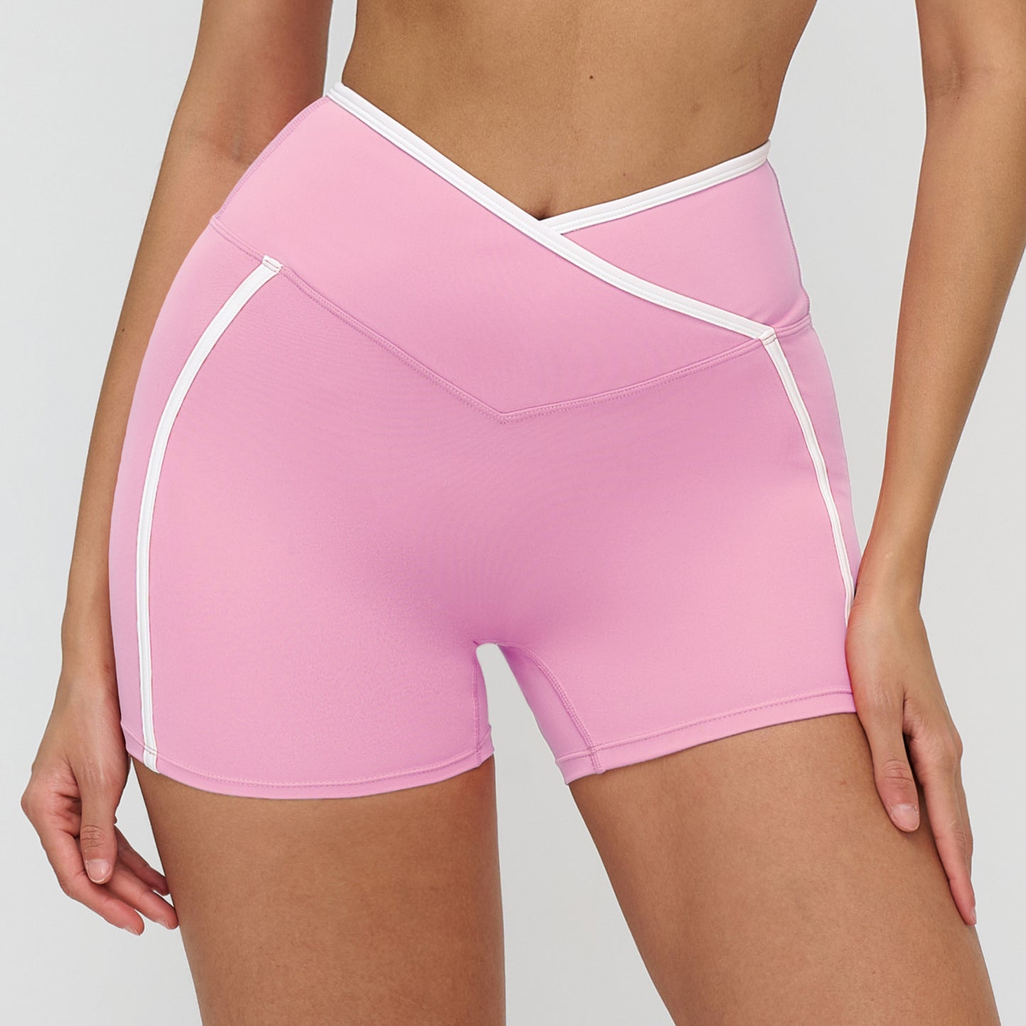 Women's contrasting color high-waisted athletic shorts