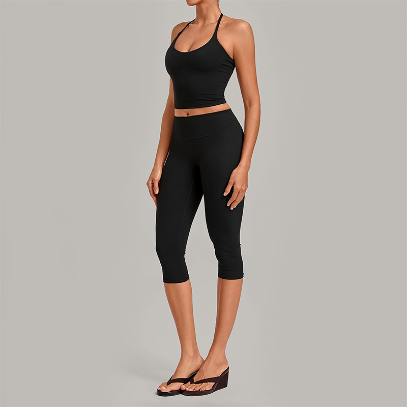 Wholesale Women's Halter Neck Yoga Set – High Elasticity Capri Pants Fitness Activewear