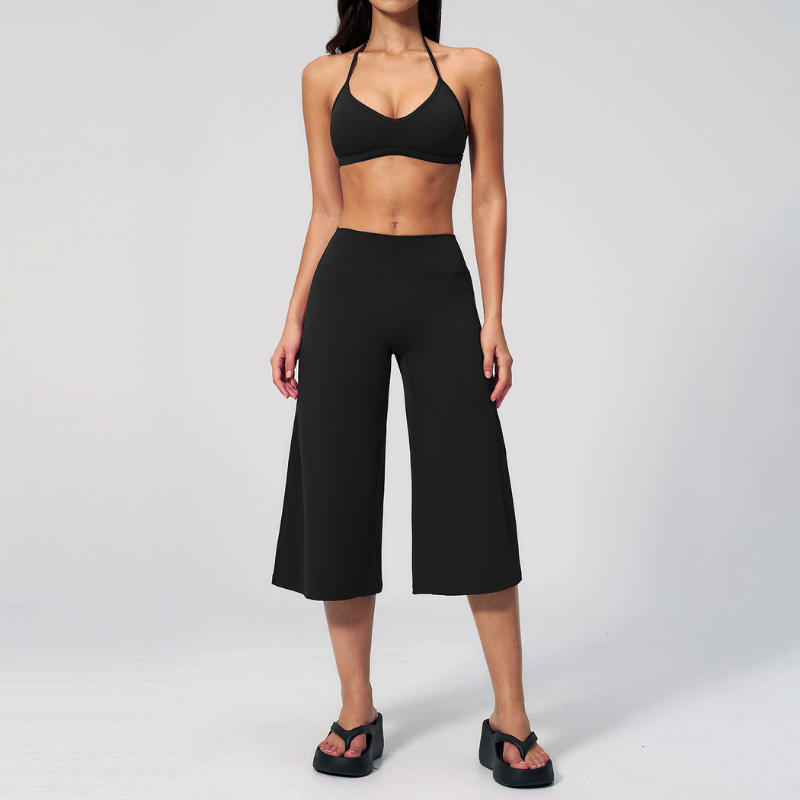 Wholesale Women's Brushed Sports Bra & Wide-Leg Cropped Pants Set – High-Support Seam-Detail 2-Piece Yoga Set