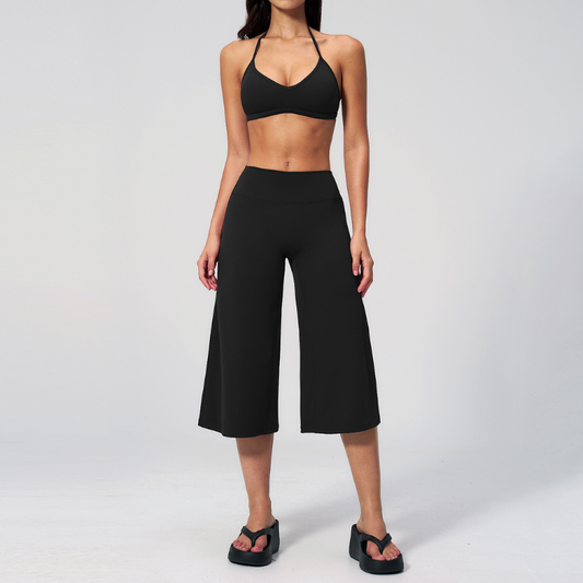 Wholesale Women's Brushed Sports Bra & Wide-Leg Cropped Pants Set – High-Support Seam-Detail 2-Piece Yoga Set