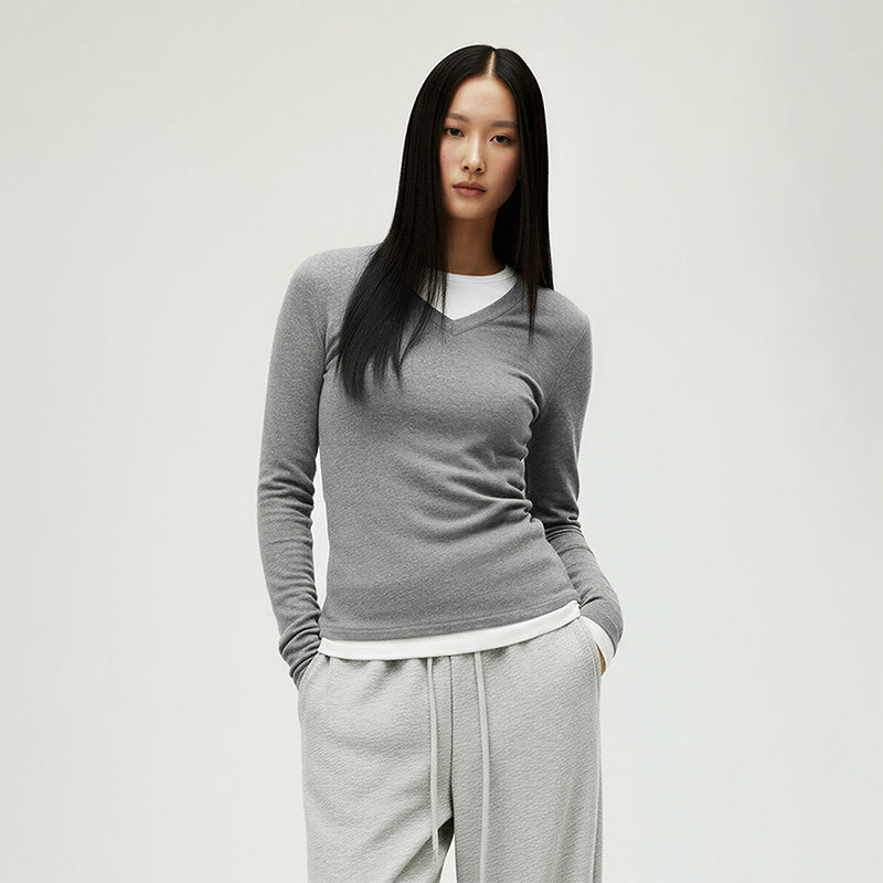 Two-piece look V-neck contrast color top