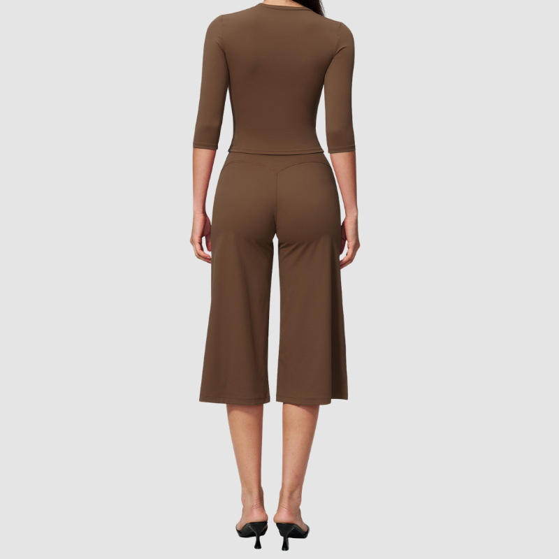 Wholesale Women's 3/4 Sleeve Crop Top & Mid-Length Leggings Set – Seamless Yoga Activewear