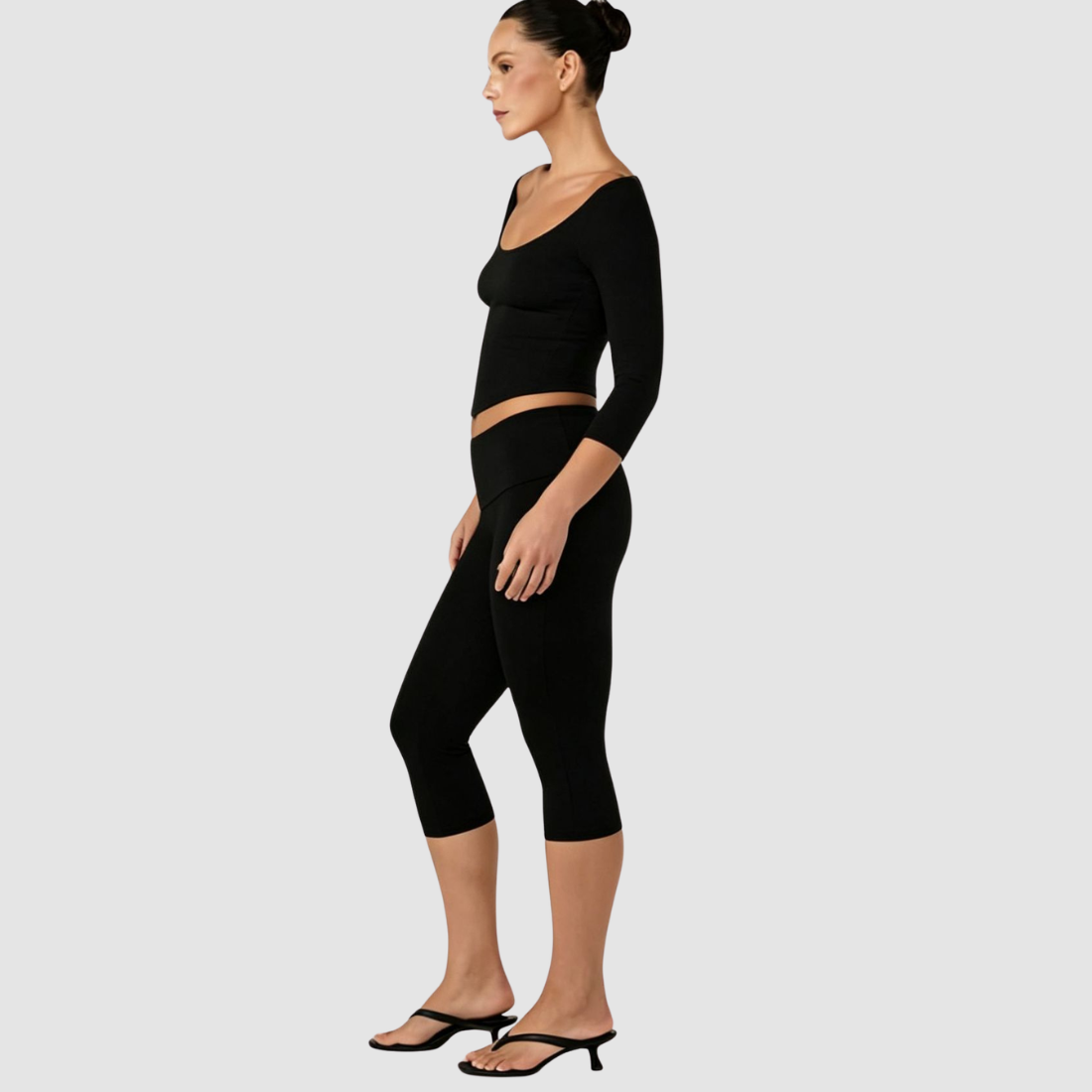 Wholesale Women’s Padded Long-Sleeve Top+Capri Pants Yoga Set