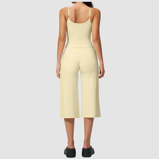 Wholesale Women's Brushed Spaghetti-Strap Tank Top & Wide-Leg Cropped Pants Set – Seam-Detail 2-Piece Yoga Set