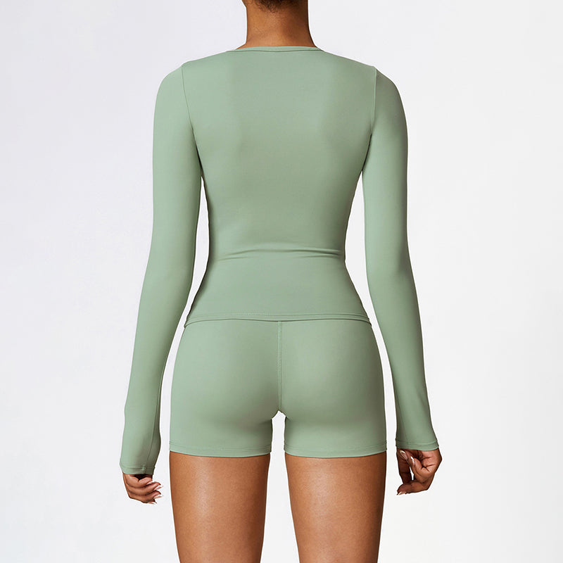 Top de ioga de manga longa escovada + shorts de cintura alta.