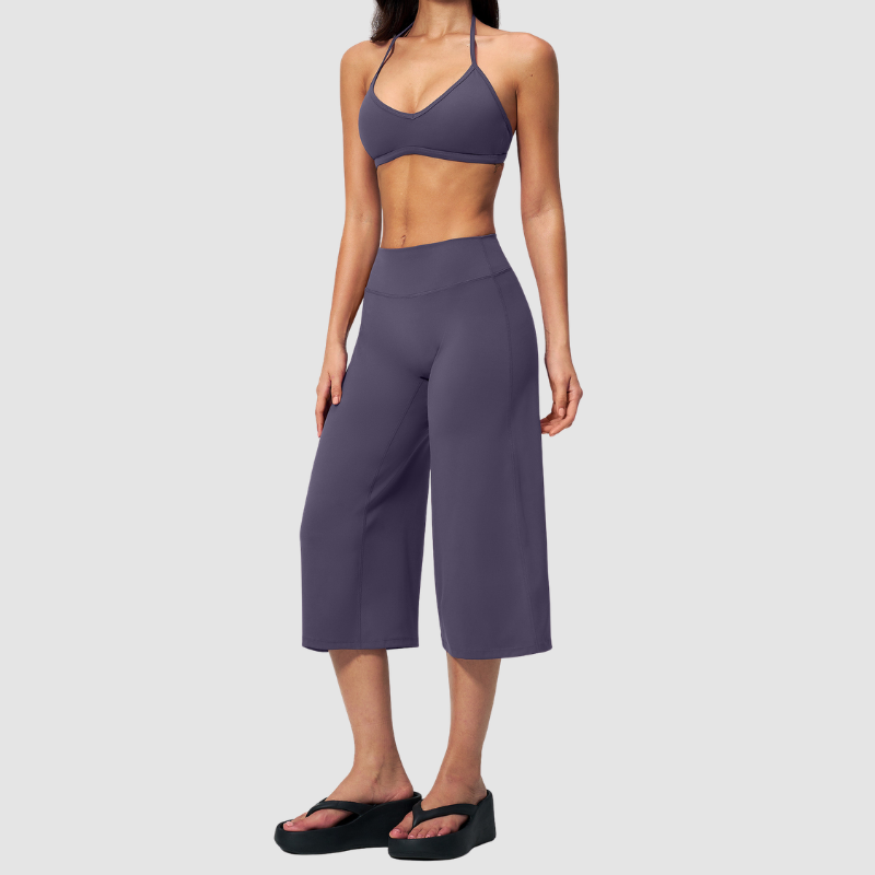 Wholesale Women's Brushed Sports Bra & Wide-Leg Cropped Pants Set – High-Support Seam-Detail 2-Piece Yoga Set