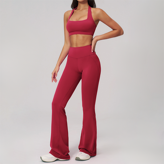 Brajes deportivos Halter + pantalones de piernas acampanadas de cintura alta.