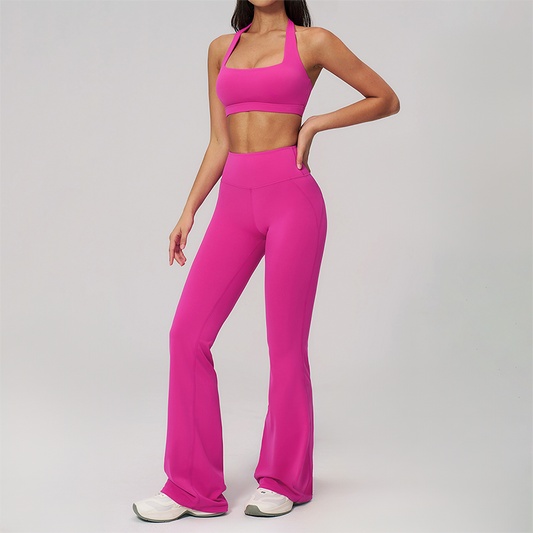 Brajes deportivos Halter + pantalones de piernas acampanadas de cintura alta.