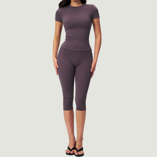 Wholesale Women's Seam-Detail Short Sleeve Crop Top + Mid-Length Shorts Set – Butt-Lifting Yoga Gym Activewear