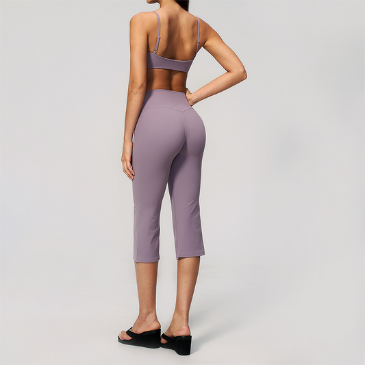 Wholesale Women's High-Impact Sports Bra & Capri Pants Yoga Set with Chest Pad