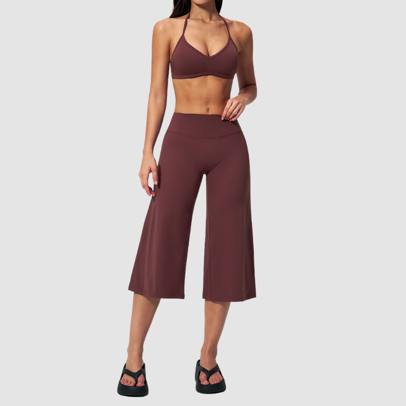 Wholesale Women's Brushed Sports Bra & Wide-Leg Cropped Pants Set – High-Support Seam-Detail 2-Piece Yoga Set