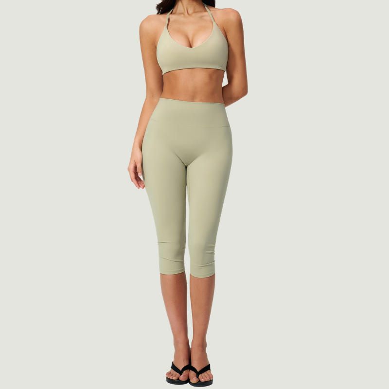 Wholesale Women's Seam-Detail Sports Bra + Mid-Length Shorts Set – Butt-Lifting Yoga Gym Activewear