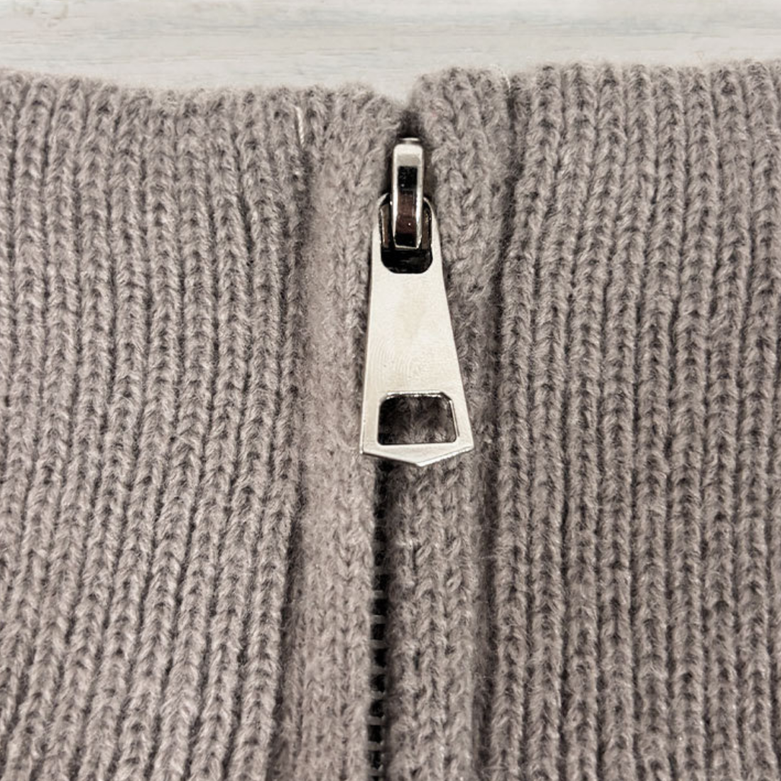 Wholesale Women's Sweaters Polo-Collar Zip Long-Sleeve Knit Sweater Top