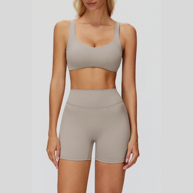 Sports bra with removable bra pads+High-waisted V-neck shorts at the back 2-piece set