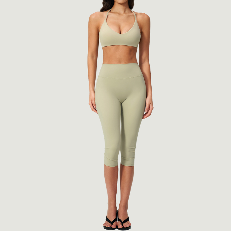Wholesale Women's Seam-Detail Sports Bra + Mid-Length Shorts Set – Butt-Lifting Yoga Gym Activewear