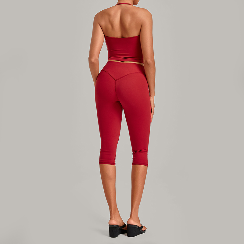Wholesale Women's Halter Neck Yoga Set – High Elasticity Capri Pants Fitness Activewear