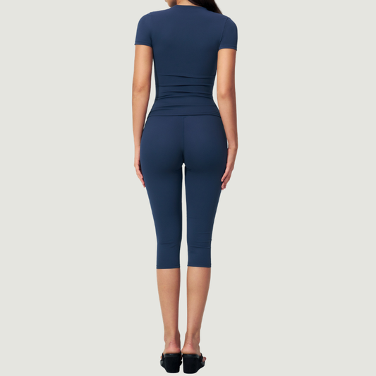 Wholesale Women's Seam-Detail Short Sleeve Crop Top + Mid-Length Shorts Set – Butt-Lifting Yoga Gym Activewear