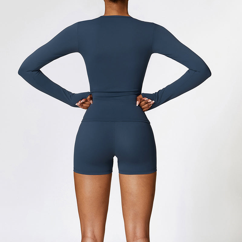 Top de ioga de manga longa escovada + shorts de cintura alta.