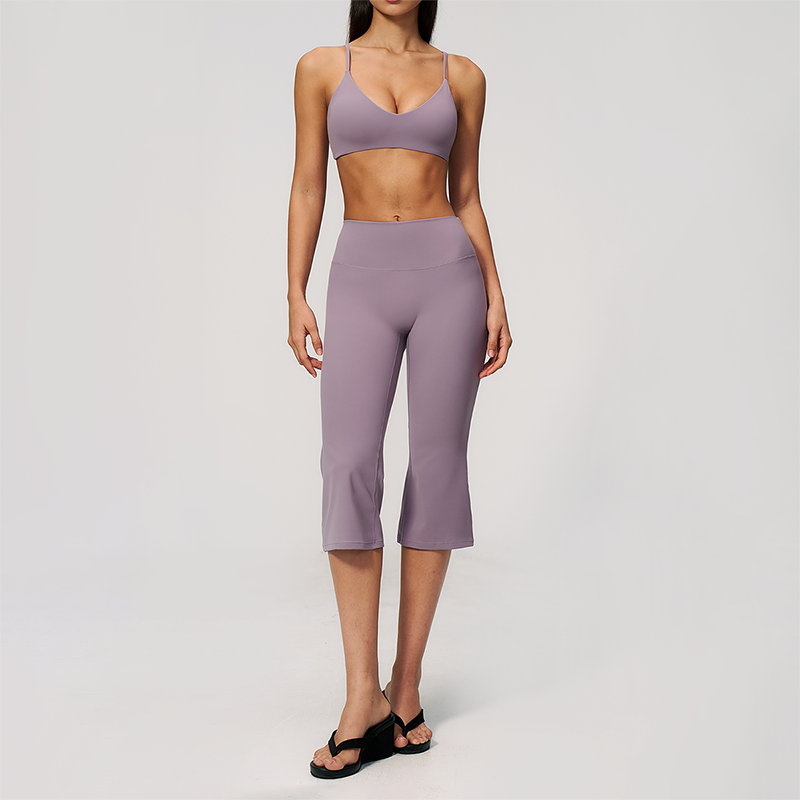 Wholesale Women's High-Impact Sports Bra & Capri Pants Yoga Set with Chest Pad