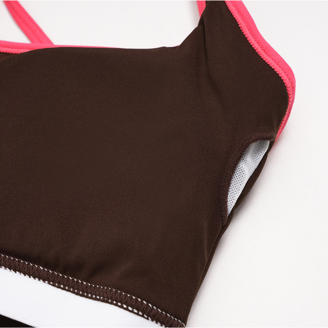 Wholesale Women's Fixed-Cup Sports Vest & Cropped Pants Yoga Set