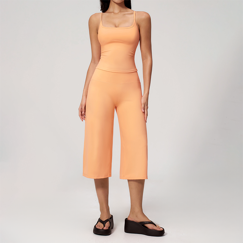 Wholesale Women's Brushed Spaghetti-Strap Tank Top & Wide-Leg Cropped Pants Set – Seam-Detail 2-Piece Yoga Set