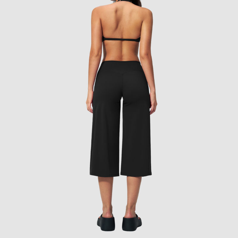 Wholesale Women's Brushed Sports Bra & Wide-Leg Cropped Pants Set – High-Support Seam-Detail 2-Piece Yoga Set