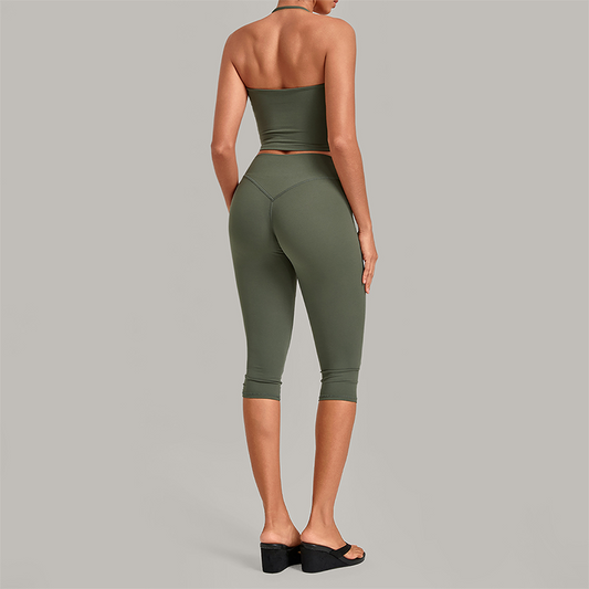 Wholesale Women's Halter Neck Yoga Set – High Elasticity Capri Pants Fitness Activewear